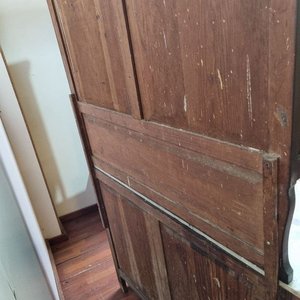 Antiguo Aparador Vitrinero de Madera con Mesada de Mármol y Puertas Vidriadas - imagen 5