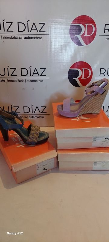 Lote siguiente: Zapatos de tacón alto en venta