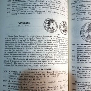 Libro "Roman Coins and Their Values" de David R. Sear, Edición Revisada (1970) - imagen 6