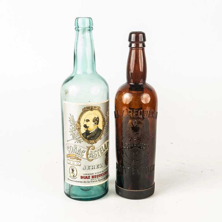 2 Botellas Antiguas de Vino Jerez Díaz Requeijo