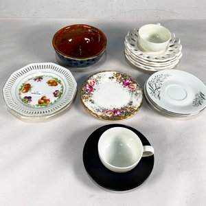 Lote siguiente: Lote de 16 Platos y Tazas Variados