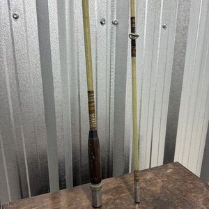 Caña de Pescar de Dos Tramos 243cm con Detalles Dorados y Marrones - imagen 3