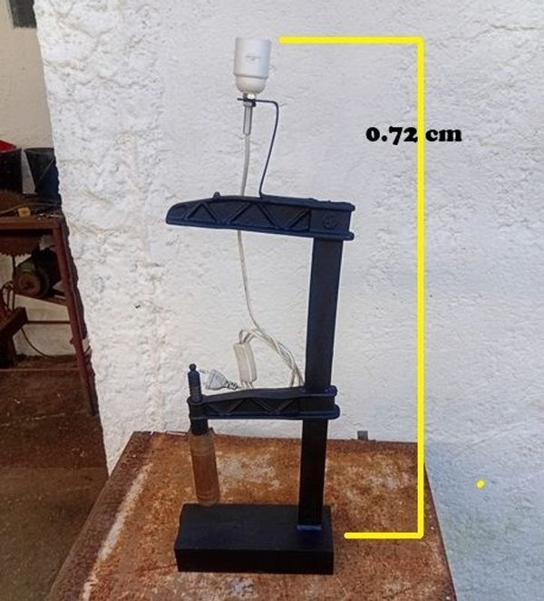 Lámpara de Mesa con Prensa o Sargento, Instalación Nueva