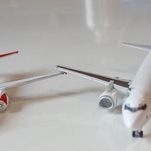 Lote de 2 Aviones a Escala 1/500: Airbus A320 BMI y Frontier - imagen 5