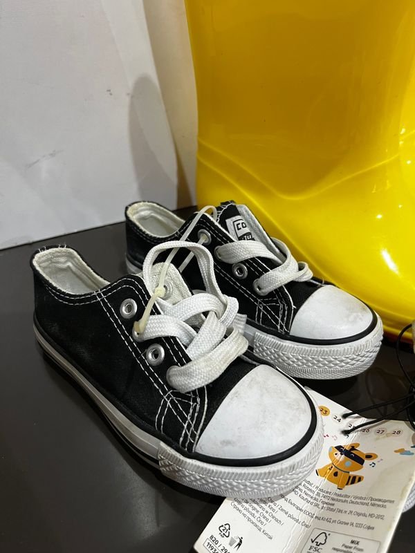 Zapatillas infantiles de diferentes colores - imagen 2