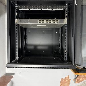 Gabinete de Red Destec con Patch Panel y Switch de 24 Puertos - imagen 6