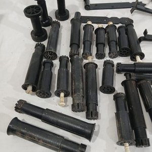 Lote de Accesorios para Muebles y Barandas: Soportes, Alcayatas y Patas - imagen 2