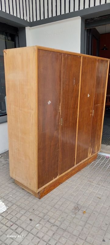 Ropero americano de 4 puertas en buen estado - imagen 2