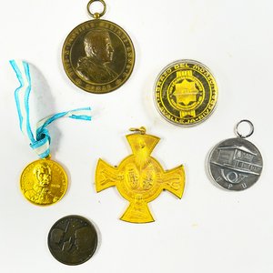 Lote de 6 Medallas y Monedas Coleccionables - imagen 1