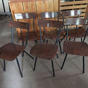 Lote siguiente: Juego de 6 Sillas de Madera Estilo Retro