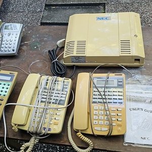 Lote siguiente: Central Telefónica NEC con 2 Teléfonos Inteligentes y 2 Internos