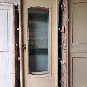 Lote anterior: Puerta de Cedro con Vidrio Biselado y Marco Cajón