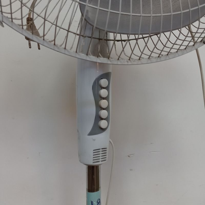 Ventilador de pie MONTANA, 4 velocidades. Funciona. - imagen 3