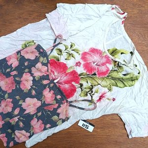 Lote de Ropa Femenina: Shorts, Jeans, Canguros, Remeras y Musculosas - imagen 9