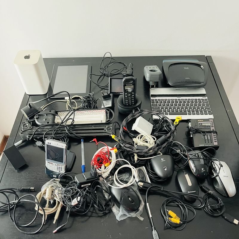 Lote de electrónicos y accesorios - imagen 2