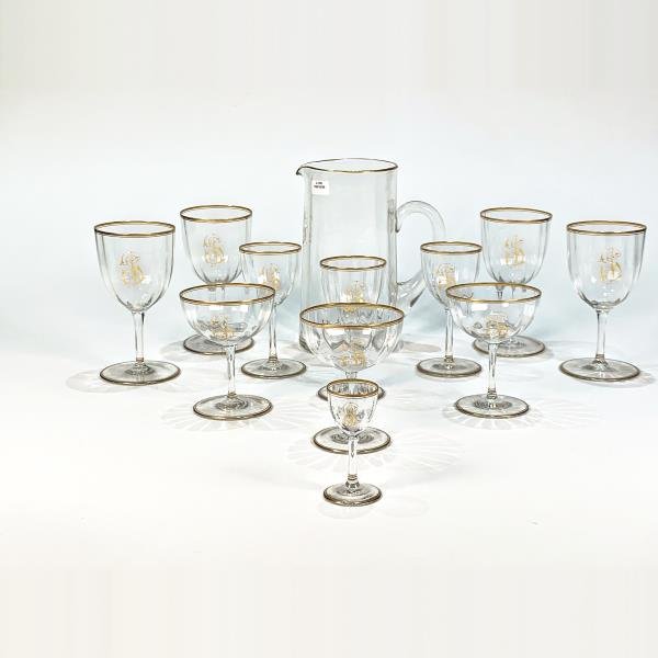 Jarra y 11 Copas de Cristal con Guarda Dorada y Monogramas