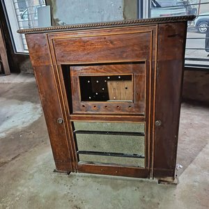 Mueble de Radio Antigua de Madera Oscura - imagen 2