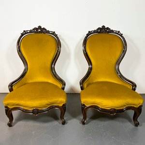 Lote siguiente: Par de Sillones Victorianos de Jacarandá Tapizados en Pana Amarilla