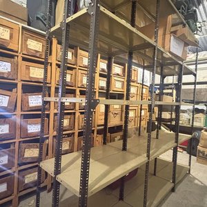 Estantería Metálica Industrial con Múltiples Niveles - imagen 5