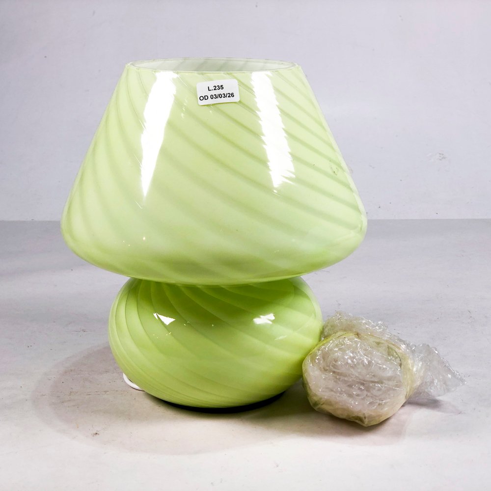 Lote anterior: Lámpara de vidrio color verde para decorar