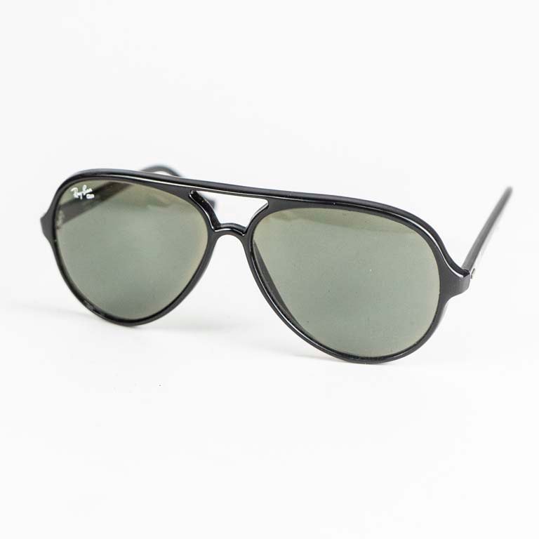 Lote siguiente: Par de lentes de sol imitación Ray Ban