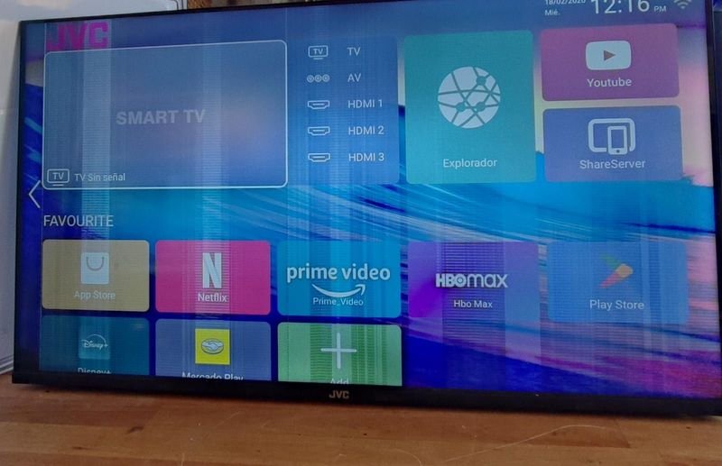 TV SMART 42" JVC en buen estado - imagen 2