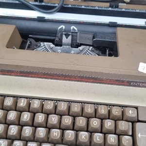 Máquina de Escribir Eléctrica Smith Corona Enterprise II con Estuche - imagen 5