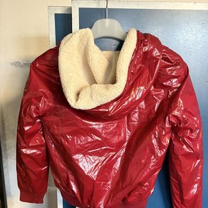 Dos Camperas Infantiles: Roja y Verde con Interior de Corderito - imagen 2
