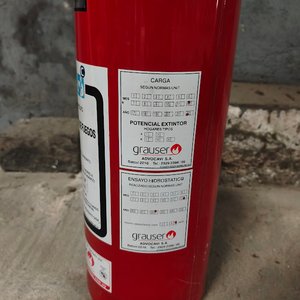Extintor Portátil Rojo Grauser con Manómetro y Manguera - imagen 3
