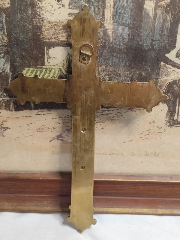 Lote siguiente: Crucifijo de Bronce con Diseño Ornato