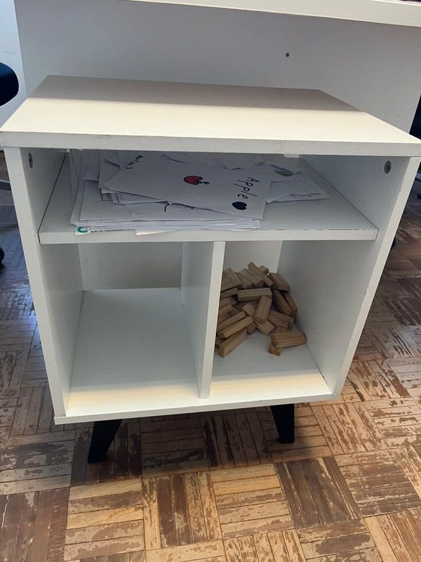 Mesa auxiliar de madera con diseño simple - imagen 3