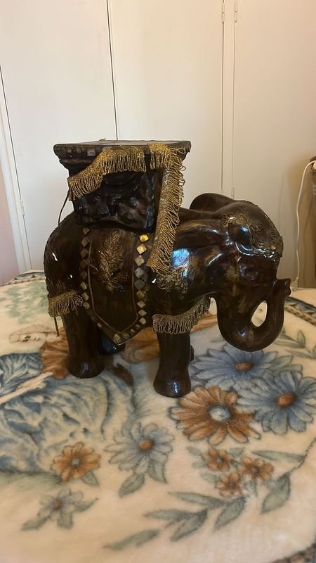 Pedestal con forma de elefante decorativo - imagen 2