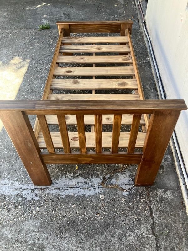 Cama de Madera Maciza para una Plaza - imagen 8