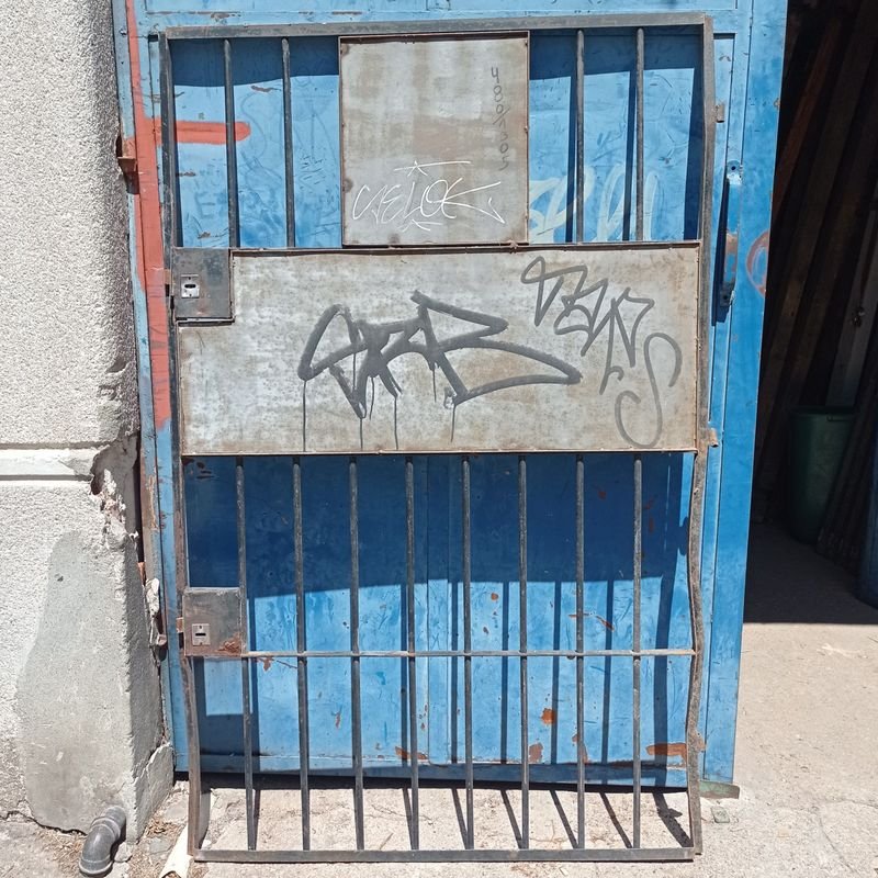 Lote anterior: Puerta de reja metálica en varilla 16mm