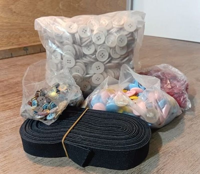 Lote anterior: Botones y accesorios para modistas
