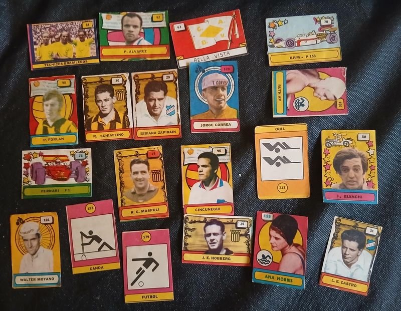Lote de Figuritas de Fútbol y Publicidad Antigua