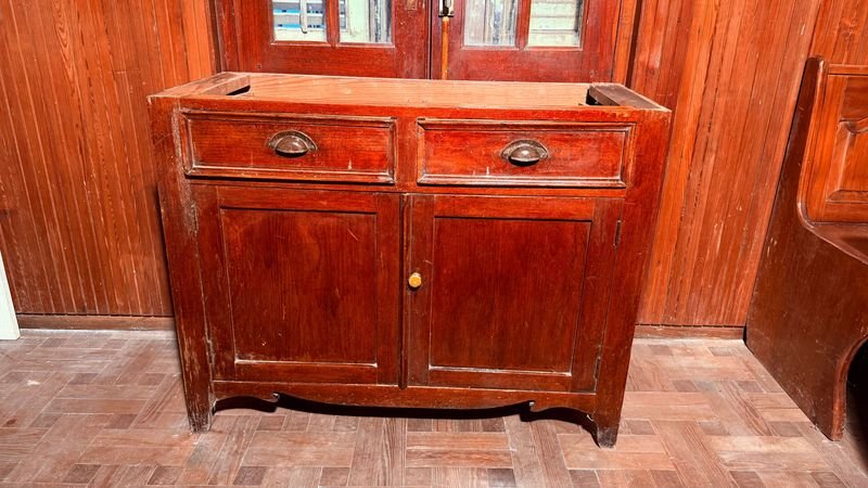 Aparador de Madera con 2 Puertas y 2 Cajones