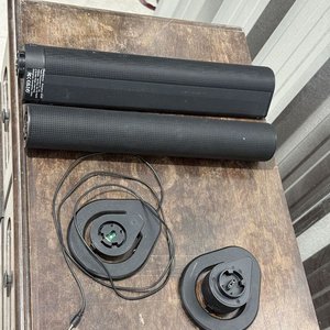 Par de Columnas de Sonido Negras con Conexiones USB, Óptica y AUX - imagen 11
