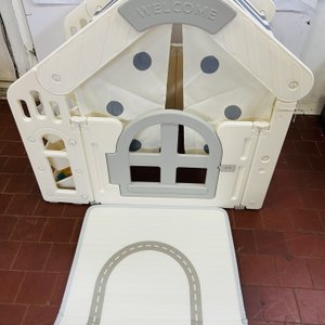 Casita de Juguetes Plástica Infantil con Alfombra de Juego - imagen 2