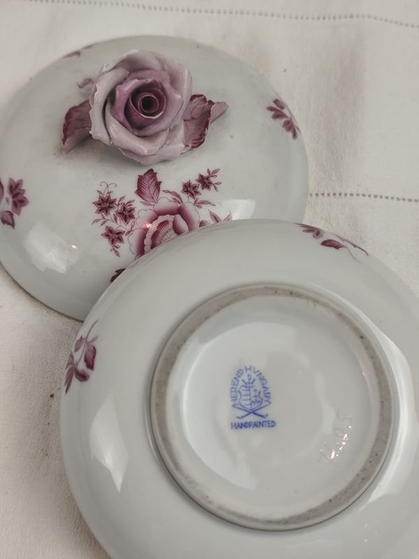 Lindo despojador de porcelana Herend con diseño floral - imagen 1