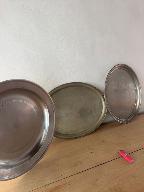 Lote de 3 Fuentes Metálicas Ovaladas y Redonda - imagen 1