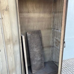 Armario Metálico Industrial con Dos Puertas y Estantes - imagen 4