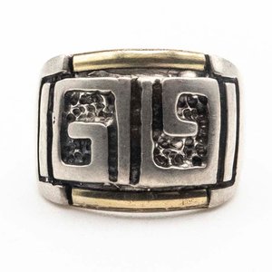 Lote siguiente: Anillo de Plata con Detalles en Oro