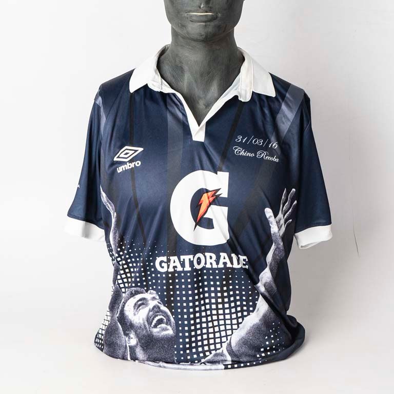 Lote siguiente: Camiseta de Álvaro Recoba con Umbro y Gatorade