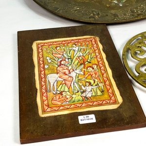 Lote de Dos Piezas: Cuadro Circular Repujado en Bronce y Cuadro con Lámina - imagen 2