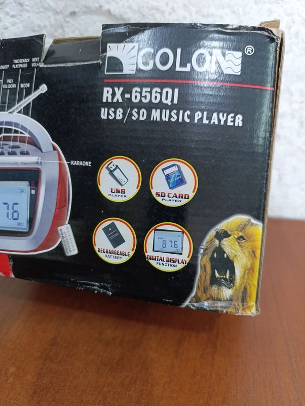 Radio con reloj y puerto USB - imagen 2