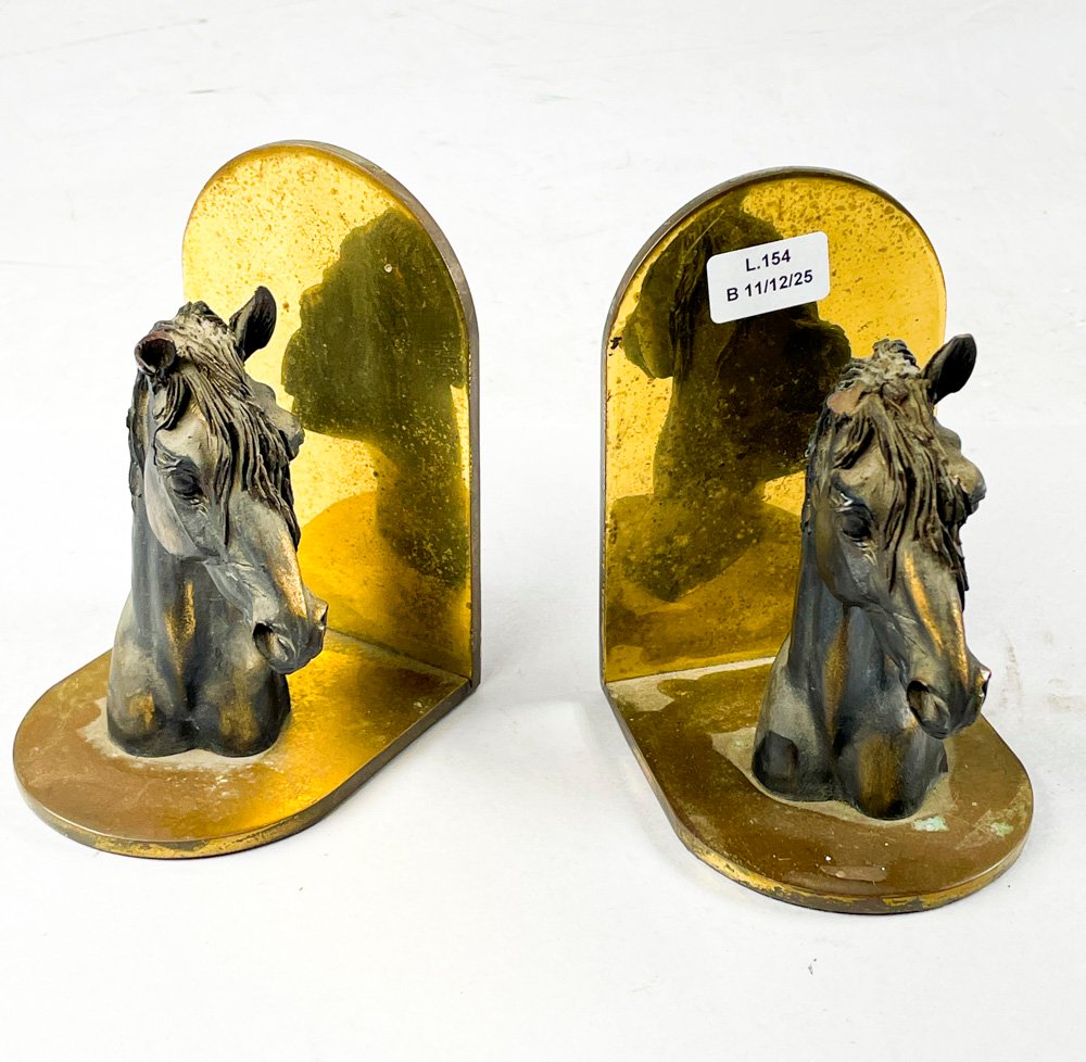 Lote anterior: Bronce caballo aprieta libros