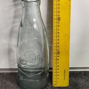 Lote siguiente: Botella Conmemorativa 80 Años Conaprole