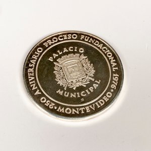 Moneda Conmemorativa Plata 250 Años Fundación de Montevideo - imagen 2