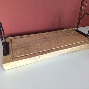 Lote anterior: Tabla Artesanal de Madera con Asas Metálicas